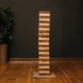 Большая дженга XXL на полу в помещении