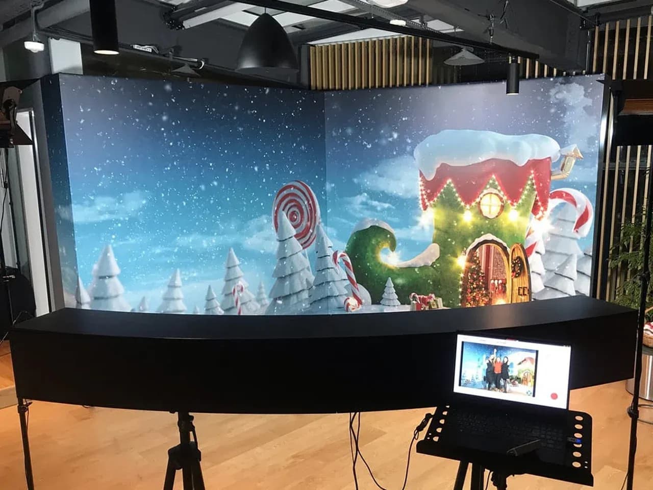 Пример оборудования bullet time с 10 камерами