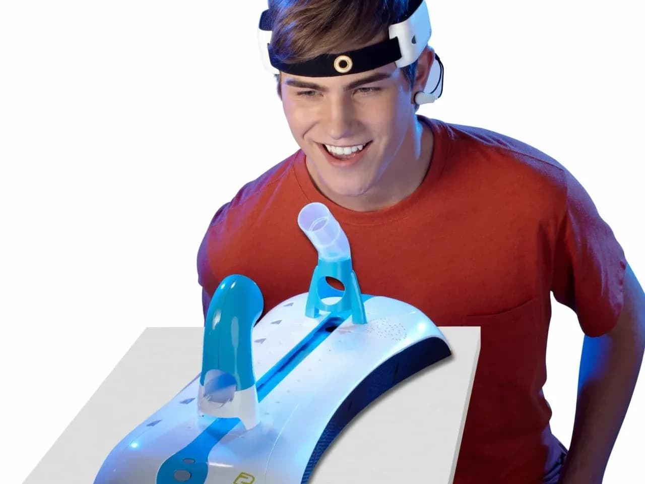 Детский режим игр разума на мероприятии. Участник перед интерактивом.