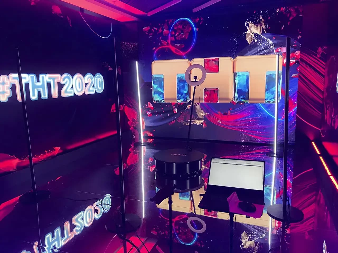 Слоумо 360 на площадке: видеозона с платформой и экраном для просмотра роликов