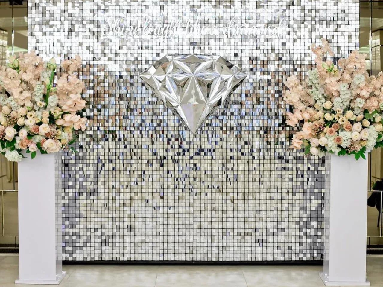 Серебряные пайетки на свадьбу