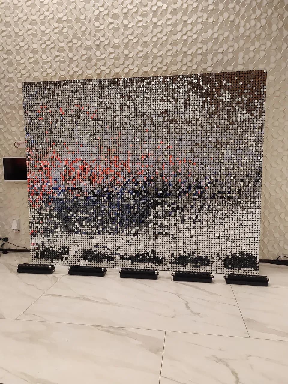 Серебряная фотозона с пайетками