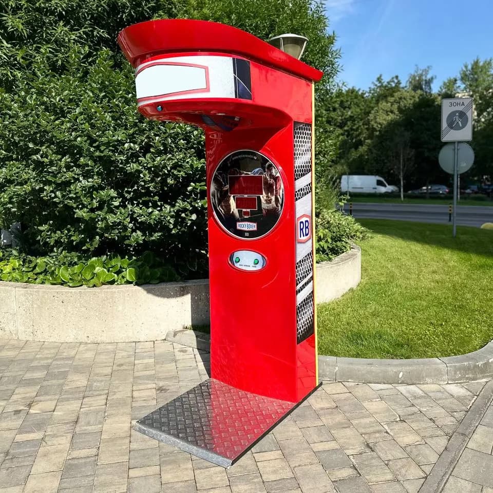 Уличный автомат-силомер в красном цвете